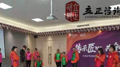 培訓(xùn)快訊培訓(xùn)時間：12月22日培訓(xùn)地點(diǎn):西站培訓(xùn)單位:某某置業(yè)蘭州公司培訓(xùn)課程:陸地冰壺